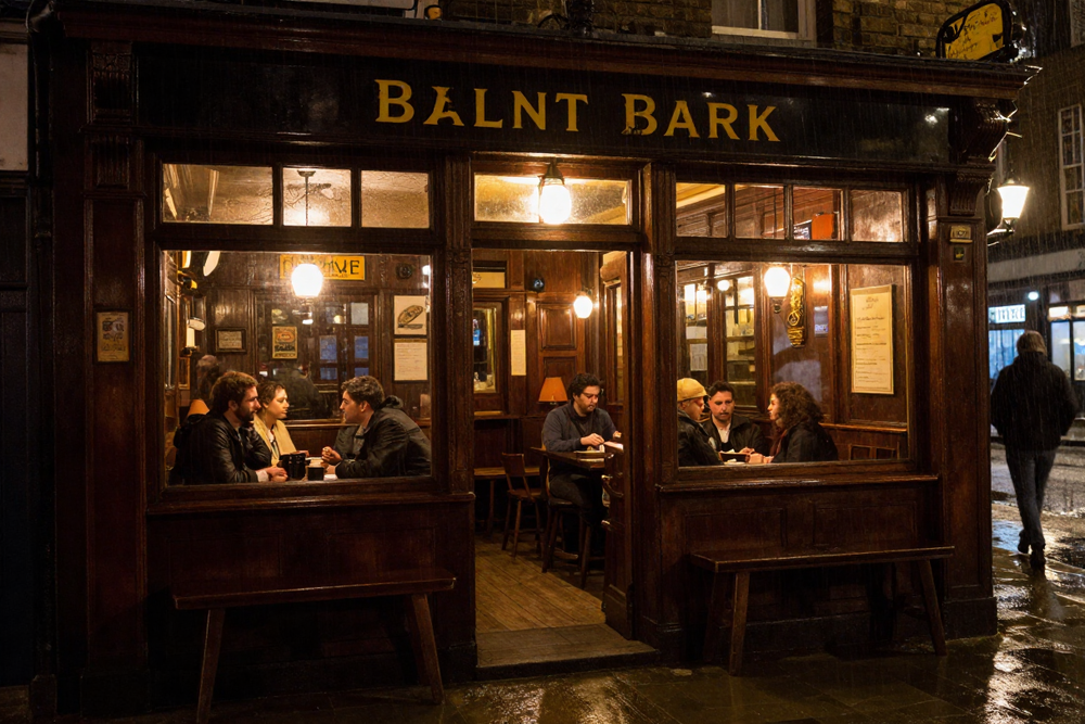 London After Hours: Pubs, Live Music, and Theater Districts