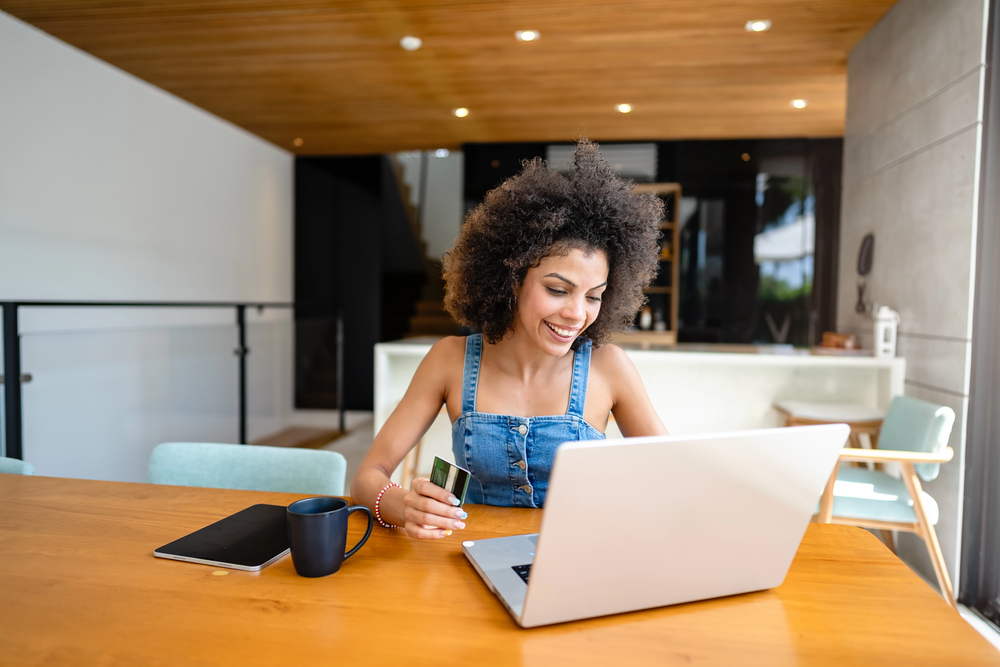 Tech-Savvy Shopping Made Easy for the Holidays